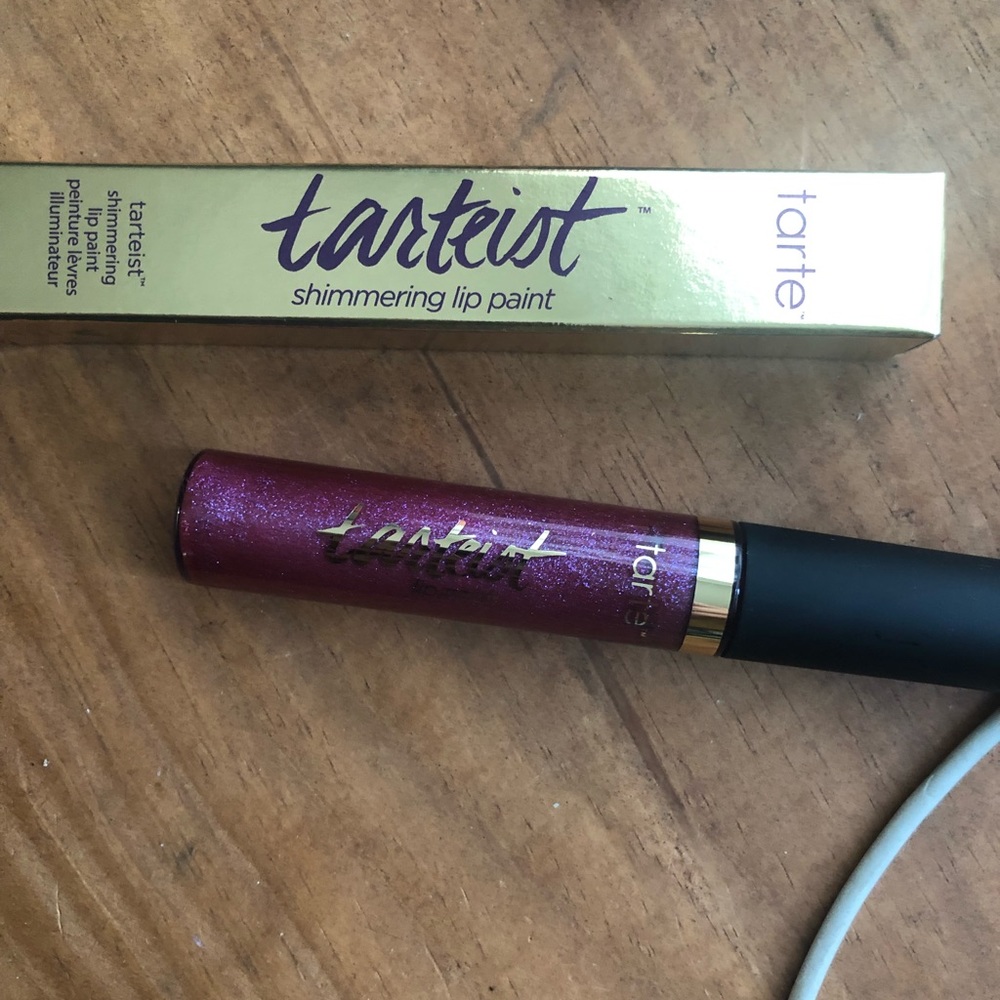 Shimmering lip paint
